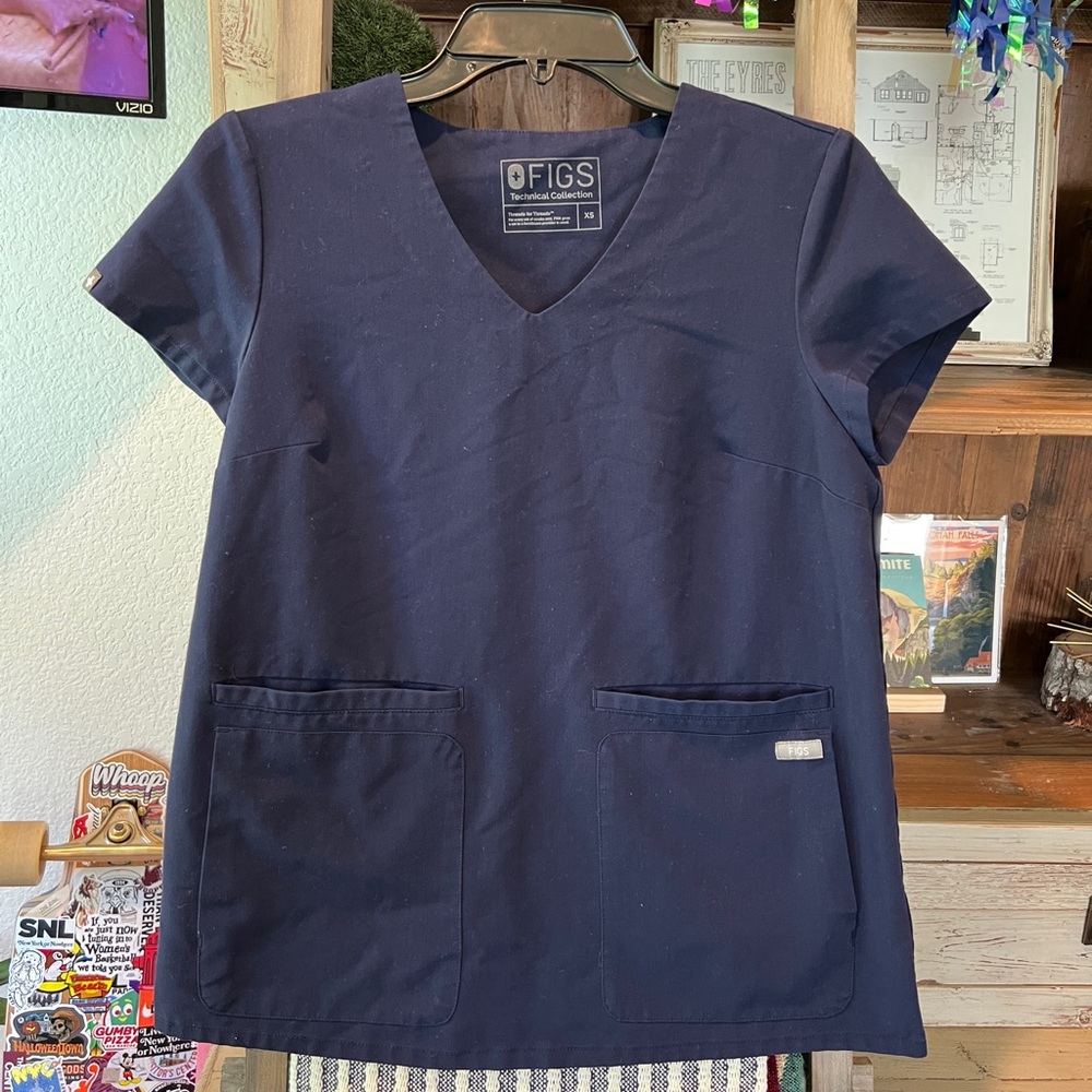 Figs women’s dual front pocket scrub top size XS